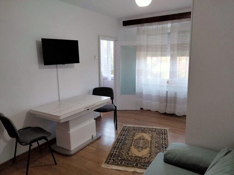 Garsonieră decomandată în Central