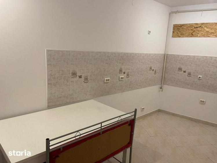 Apartament cu 4 camere decomandat în Eminescu