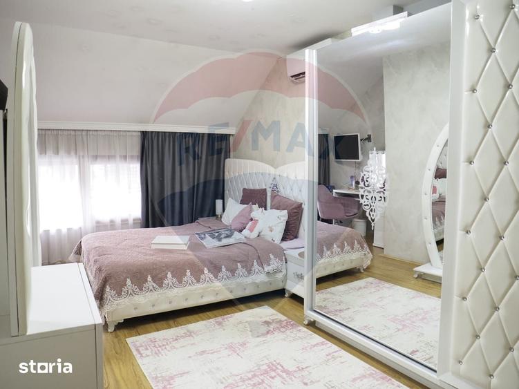 Casă cu 9 camere cu Teren 370 Mp în Central