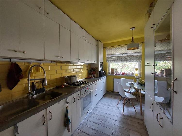 Apartament cu 4 camere semidecomandat, mobilat în Confecții
