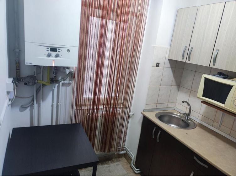 Apartament cu 3 camere decomandat în Exterior Vest
