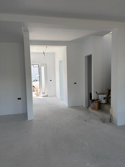 Duplex cu 4 camere cu Canalizare în Ghiroda
