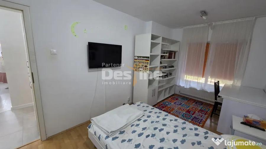 Apartament cu 3 camere decomandat, mobilat în Cornitoiu