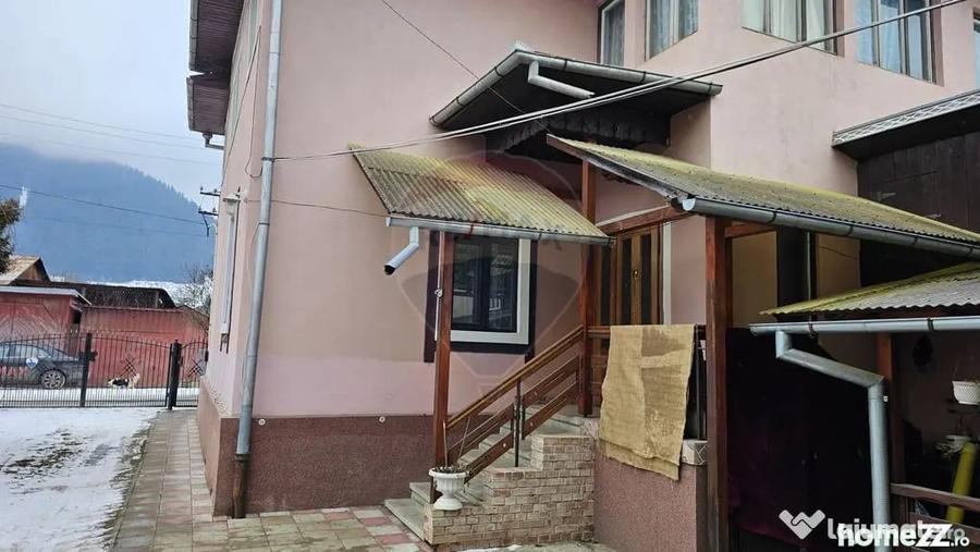 Casă cu 3 camere cu Teren 200 Mp în Central