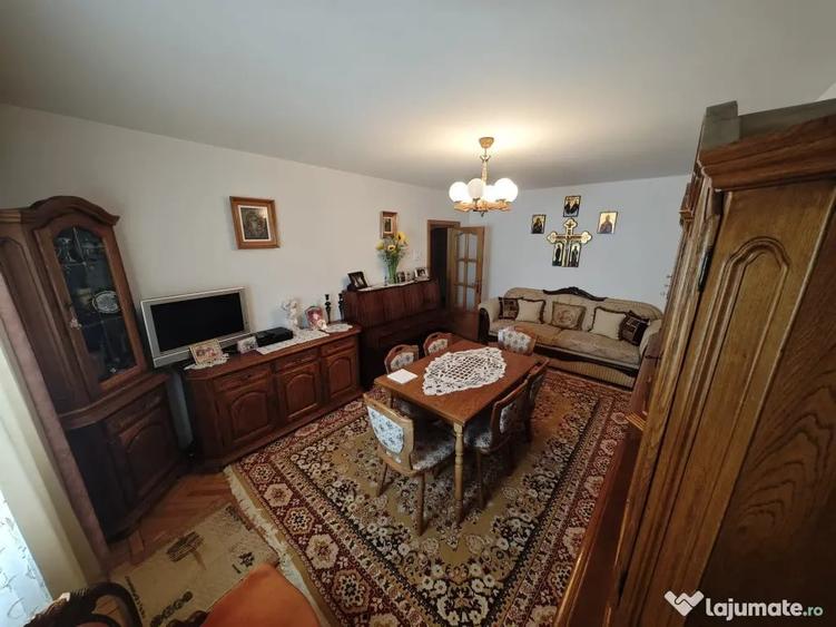 Apartament cu 4 camere decomandat în Central