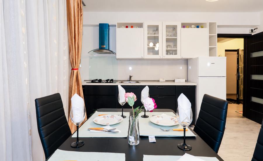 Apartament cu 3 camere, mobilat în Păcii