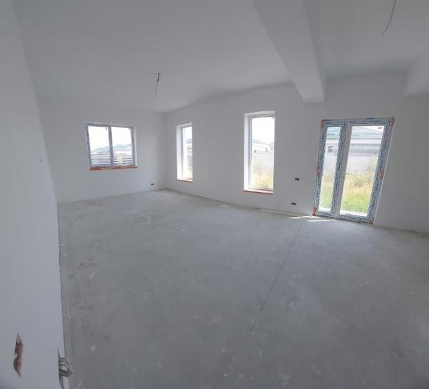 Casă cu 4 camere cu Teren 400 Mp în Vârteju