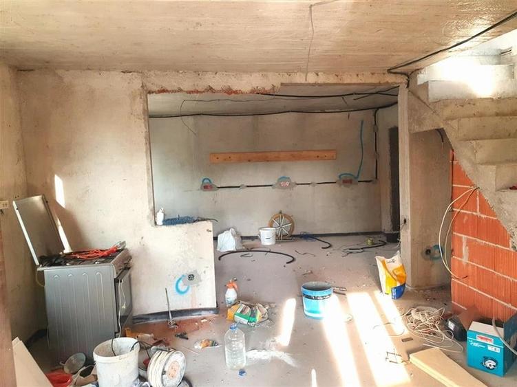 Casă individuală cu 5 camere cu Teren 1480 Mp în Biharia