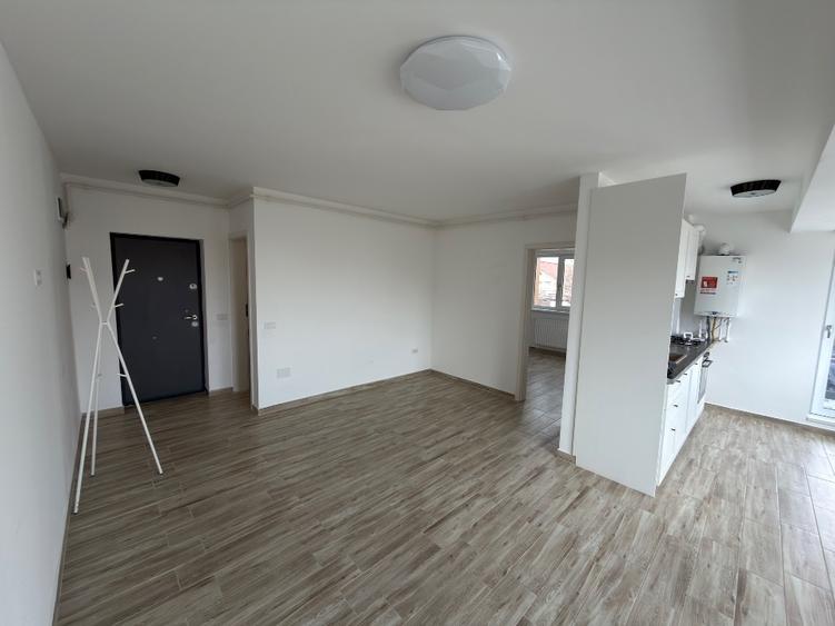 Apartament cu 2 camere semidecomandat, mobilat în Central