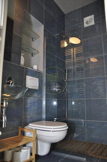 Apartament cu 2 camere semidecomandat, mobilat în Ultracentral