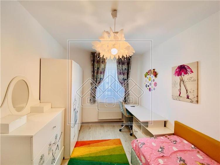 Apartament cu 3 camere decomandat în Exterior Sud