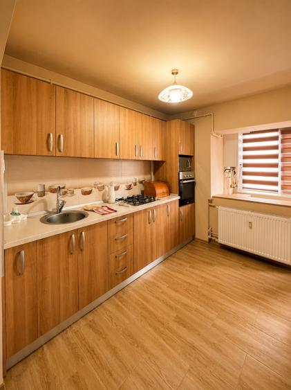 Apartament cu 2 camere semidecomandat, mobilat în Ultracentral