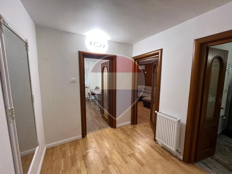 Apartament cu 2 camere decomandat, mobilat în Central