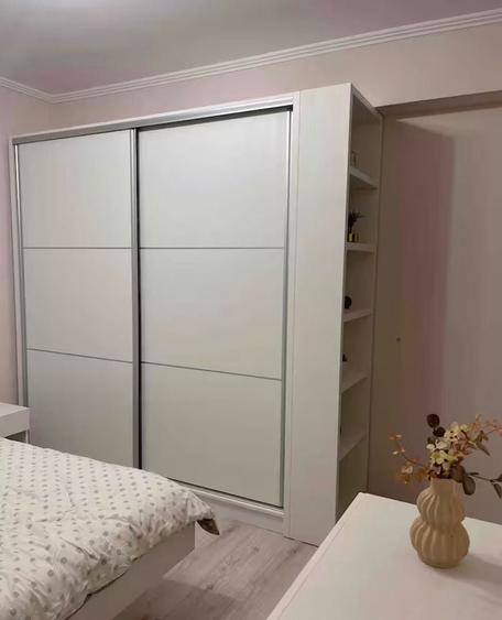 Apartament cu 3 camere decomandat, mobilat în Bulgaria