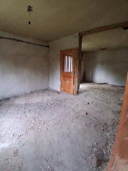 Casă cu 4 camere cu Teren 19 Mp în Horodnic
