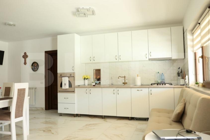 Casă cu 4 camere cu Teren 2000 Mp în Central