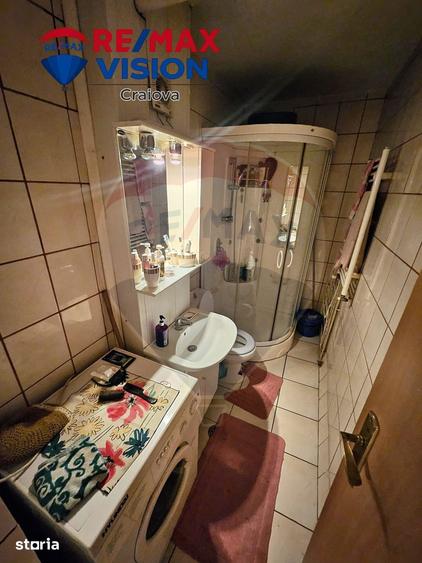 Apartament cu 3 camere semidecomandat, mobilat în Craiovița Nouă — fotografia 1