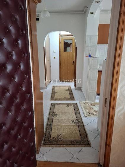 Inchiriez apartament 2 camere decomanat