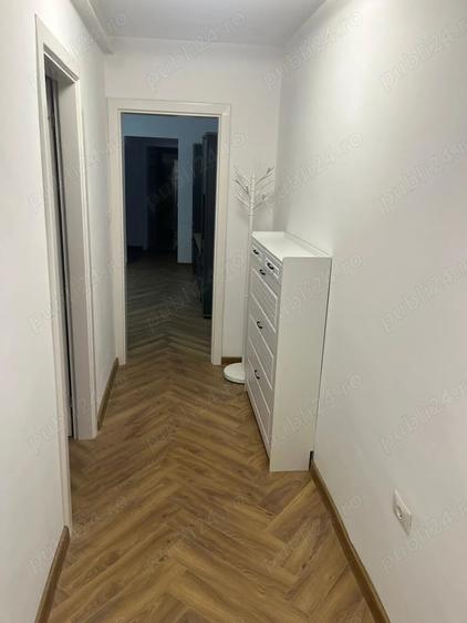Apartament cu 3 camere semidecomandat în Cetate
