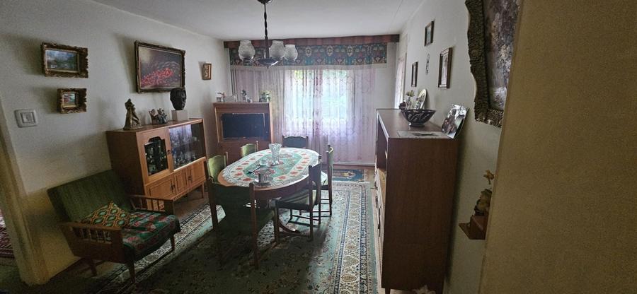 Apartament cu 4 camere decomandat în Podu Roș