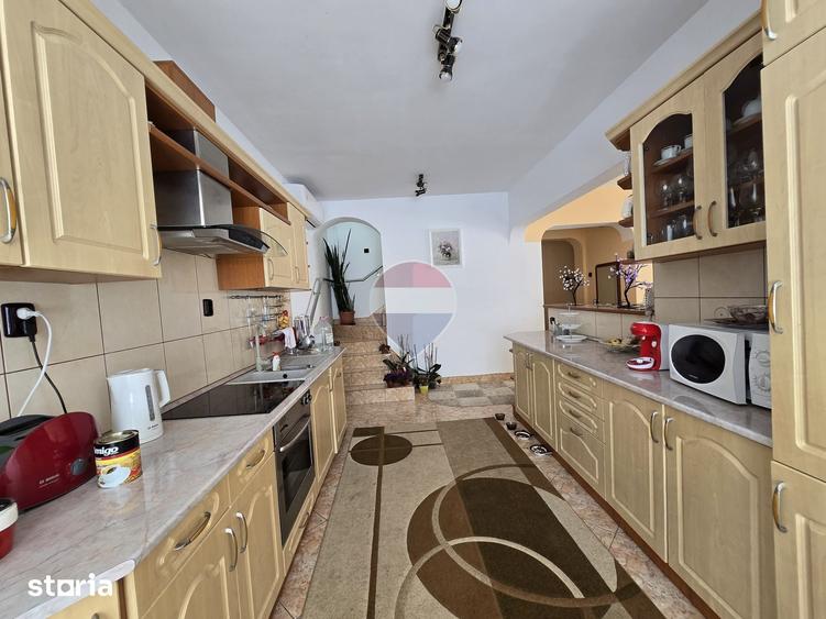 Casă cu 7 camere cu Teren 4431 Mp în Feleacu