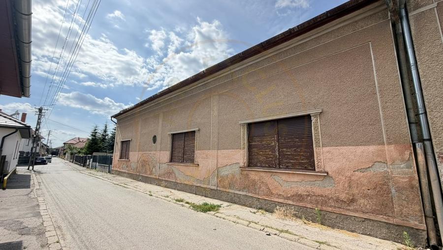 Casă individuală cu 5 camere cu Canalizare în Carei