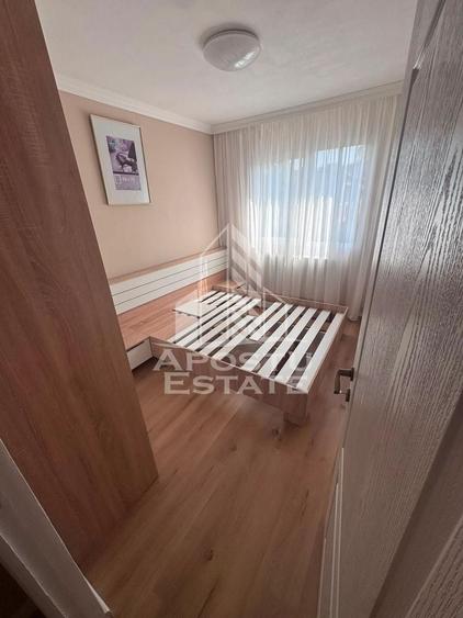 Apartament cu 3 camere semidecomandat, mobilat în Bucovina