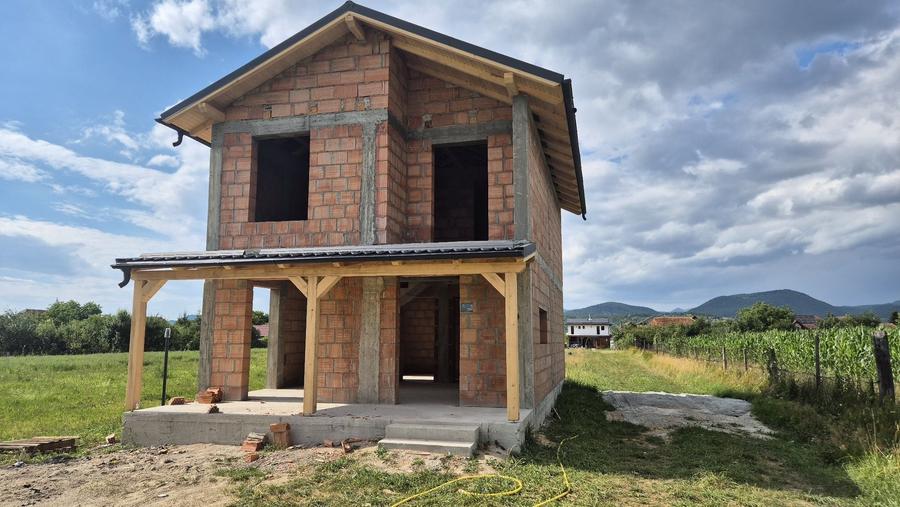 Casă cu 3 camere în Săsar