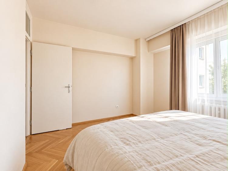 Apartament cu 3 camere decomandat în Lipovei