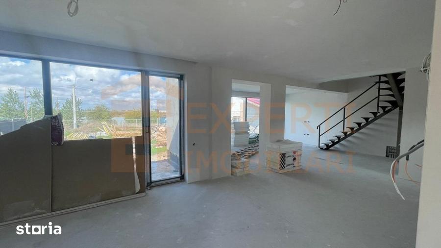 Casă cu 5 camere cu Teren 394 Mp în Agigea