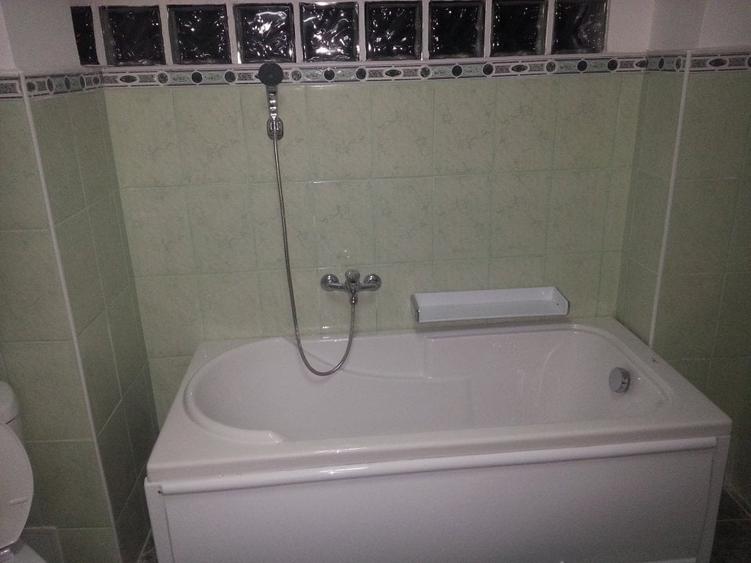 Casă cu 30 camere cu Canalizare în 13 Septembrie