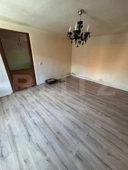 Casă individuală cu 5 camere cu Canalizare în Ghirodei