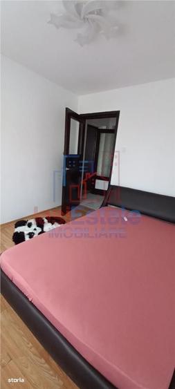 Apartament cu 2 camere semidecomandat în Podu Roș