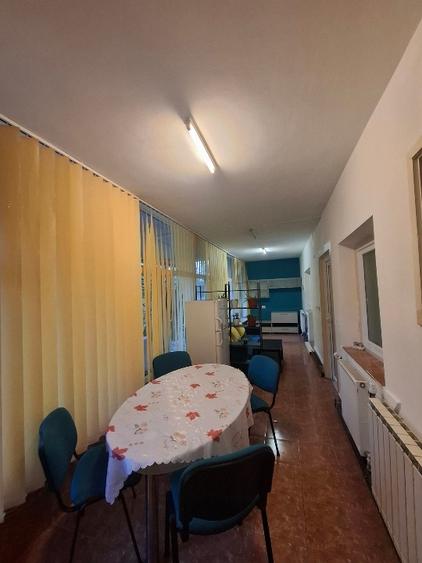 Apartament cu 3 camere semidecomandat, mobilat în Complex Studențesc