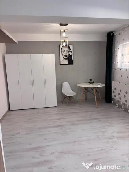 Garsonieră decomandată în Ciurea