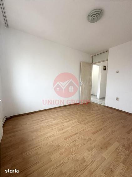 Apartament cu 4 camere decomandat în Km 4
