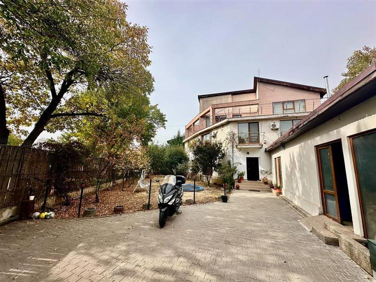 Casă cu 7 camere cu Teren 600 Mp în Pipera