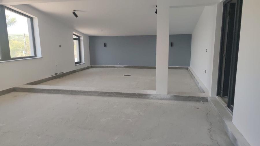 Spațiu comercial, de 386 mp, în Bălteni