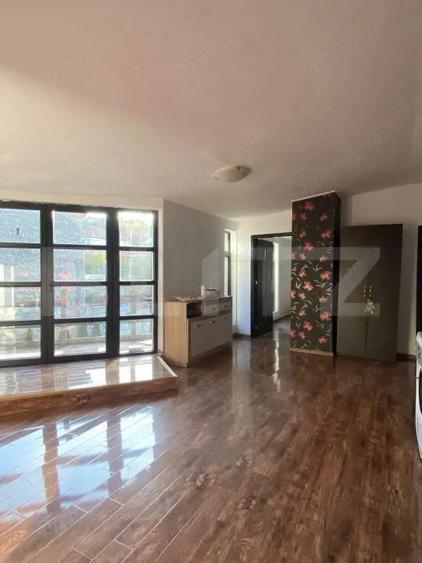 Casă cu 10 camere cu Teren 414 Mp în Cetate