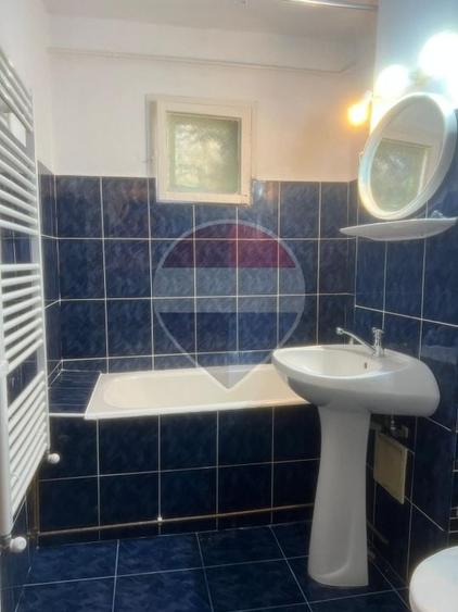 Apartament cu 2 camere semidecomandat, mobilat în Boul Roșu