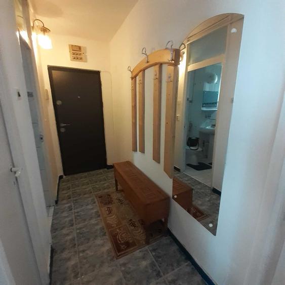 Apartament cu 2 camere semidecomandat în Cetate