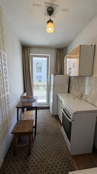 Apartament cu 2 camere decomandat, mobilat în Sud