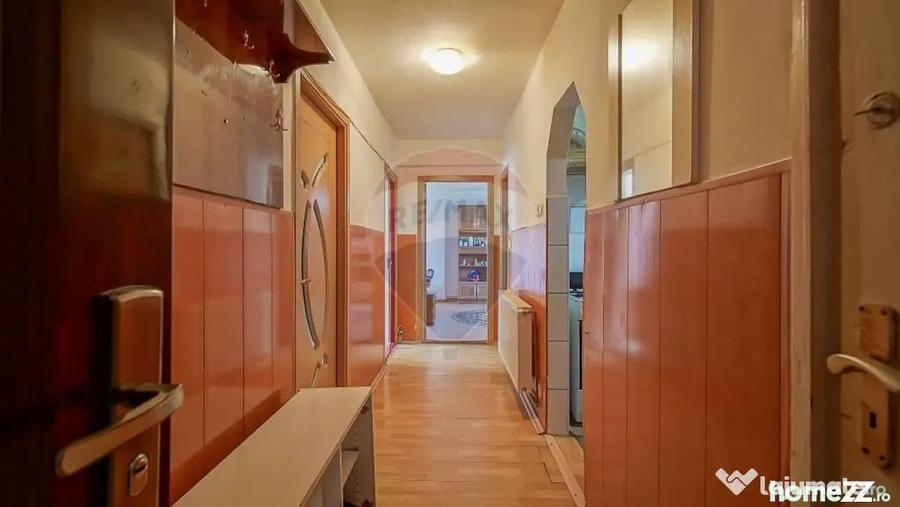 Apartament cu 4 camere semidecomandat în Stupini