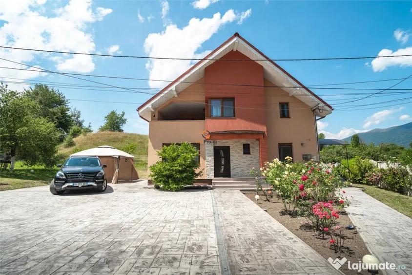Casă cu 4 camere cu Teren 1500 Mp în Vulcan