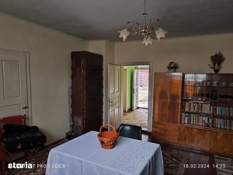Casă cu 4 camere cu Teren 2414 Mp în Central