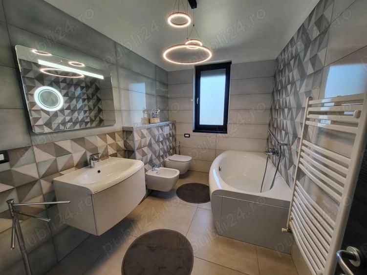 Casă cu 6 camere cu Teren 325 Mp în Costinești