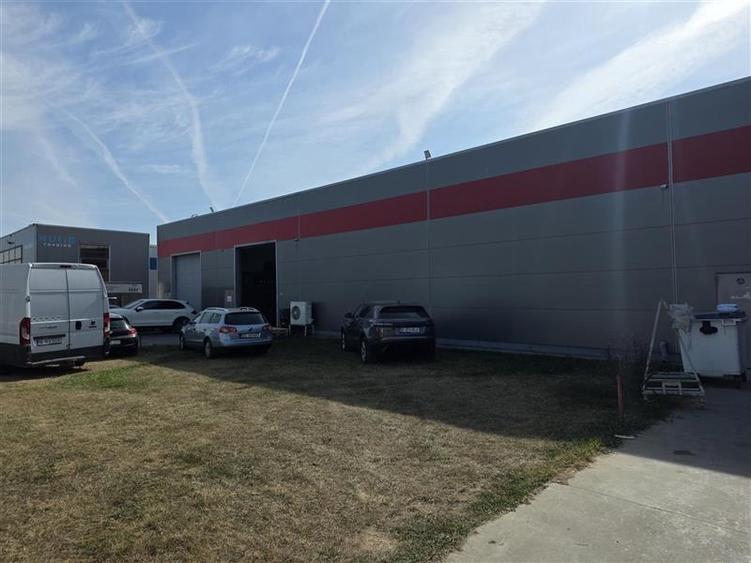 Spațiu industrial, de 1,100 mp, în Central