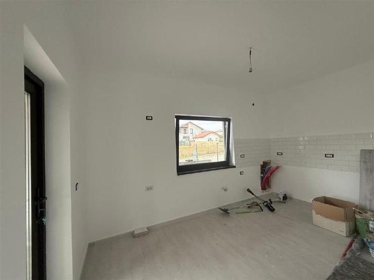 Casă cu 4 camere cu Teren 500 Mp în Valea Lupului