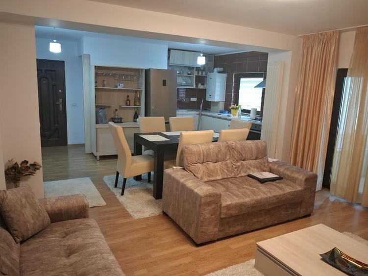 Apartament cu 3 camere decomandat în Exterior Vest