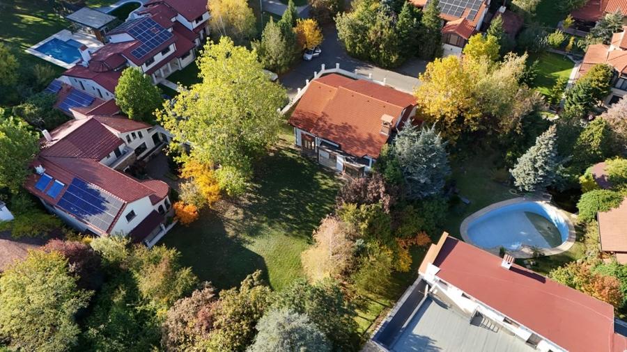 Casă individuală cu 7 camere semidecomandat cu Canalizare în Corbeanca